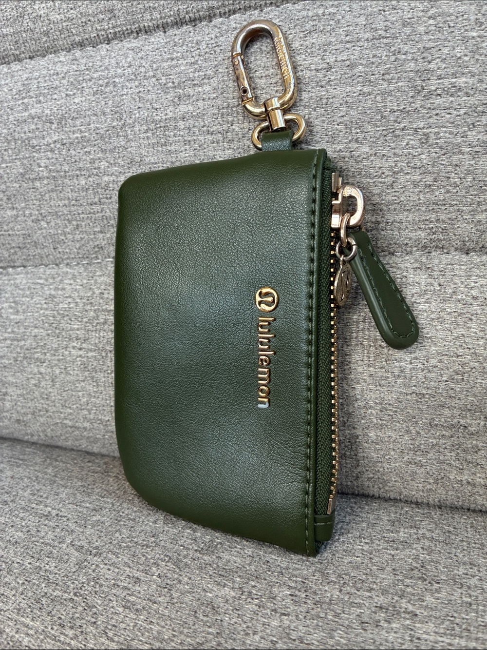 Lululemon's "Barracks Green/Gold" pouch bag - Picture 7 of 12